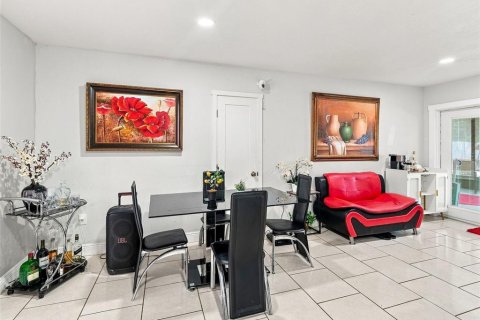 Villa ou maison à vendre à Tampa, Floride: 4 chambres, 163.51 m2 № 2316492 - photo 9