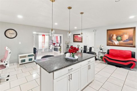 Villa ou maison à vendre à Tampa, Floride: 4 chambres, 163.51 m2 № 2316492 - photo 13