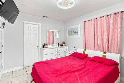 Villa ou maison à vendre à Tampa, Floride: 4 chambres, 163.51 m2 № 2316492 - photo 17