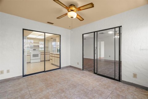 Villa ou maison à vendre à Pinellas Park, Floride: 2 chambres, 117.43 m2 № 1900052 - photo 11