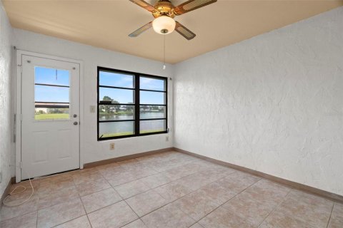 Villa ou maison à vendre à Pinellas Park, Floride: 2 chambres, 117.43 m2 № 1900052 - photo 12