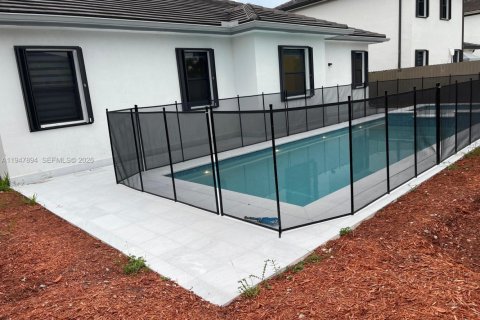 Villa ou maison à vendre à Miami, Floride: 4 chambres, 214.23 m2 № 2005051 - photo 17