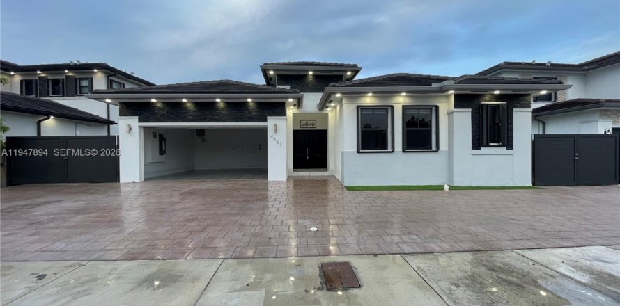 Villa ou maison à Miami, Floride 4 chambres, 214.23 m2 № 2005051