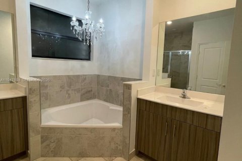 Villa ou maison à vendre à Miami, Floride: 4 chambres, 214.23 m2 № 2005051 - photo 12