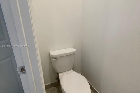 Villa ou maison à vendre à Miami, Floride: 4 chambres, 214.23 m2 № 2005051 - photo 13