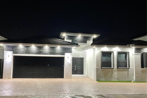 Villa ou maison à vendre à Miami, Floride: 4 chambres, 214.23 m2 № 2005051 - photo 2