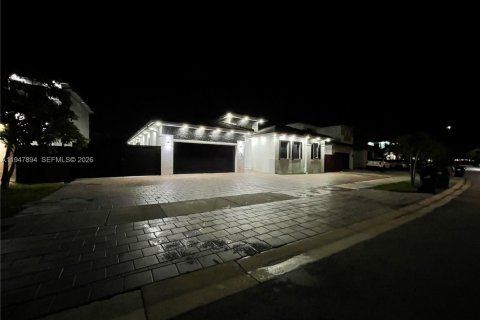 Villa ou maison à vendre à Miami, Floride: 4 chambres, 214.23 m2 № 2005051 - photo 3