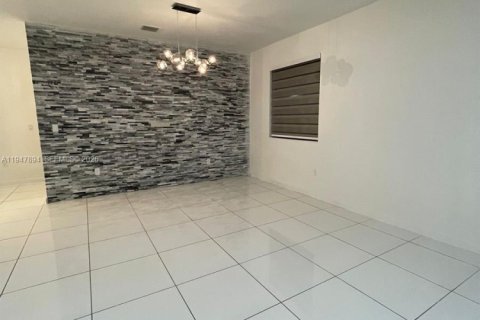 Villa ou maison à vendre à Miami, Floride: 4 chambres, 214.23 m2 № 2005051 - photo 7