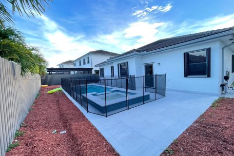 Villa ou maison à vendre à Miami, Floride: 4 chambres, 214.23 m2 № 2005051 - photo 15