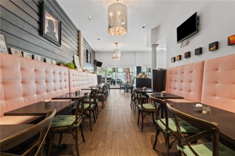 Propiedad comercial en venta en Miami, Florida № 1997852 - foto 9