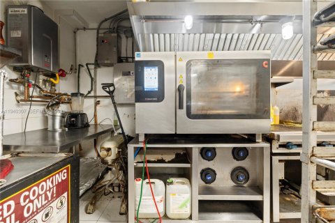 Propiedad comercial en venta en Miami, Florida № 1997852 - foto 21