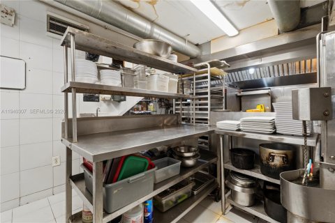 Propiedad comercial en venta en Miami, Florida № 1997852 - foto 20