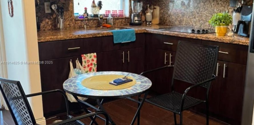 Condominio en Sunrise, Florida, 2 dormitorios  № 1970101