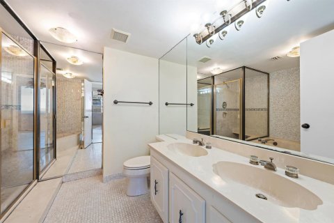 Condo in Riviera Beach, Florida, 2 bedrooms № 2399650 - photo 13
