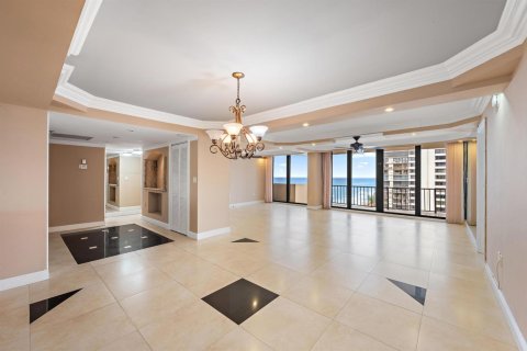Condo in Riviera Beach, Florida, 2 bedrooms № 2399650 - photo 5