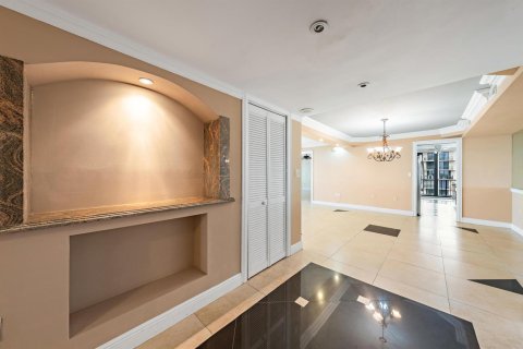 Condo in Riviera Beach, Florida, 2 bedrooms № 2399650 - photo 4