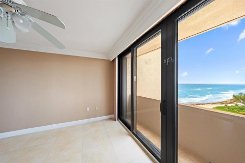 Condo in Riviera Beach, Florida, 2 bedrooms № 2399650 - photo 16