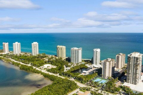 Condo in Riviera Beach, Florida, 2 bedrooms № 2399650 - photo 27