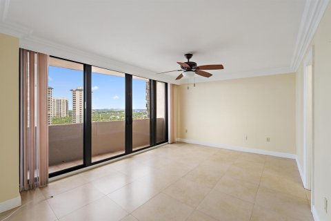 Condo in Riviera Beach, Florida, 2 bedrooms № 2399650 - photo 11