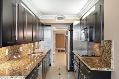 Condo in Riviera Beach, Florida, 2 bedrooms № 2399650 - photo 10