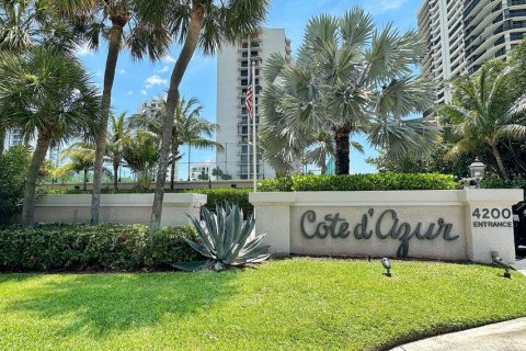 Condo in Riviera Beach, Florida, 2 bedrooms № 2399650 - photo 19