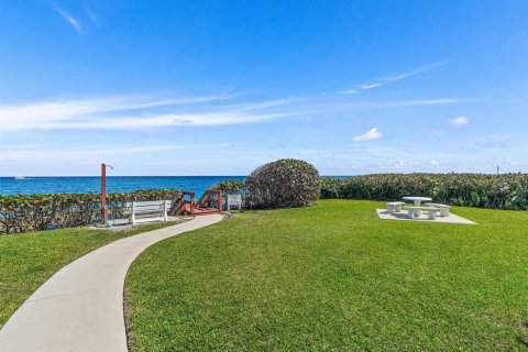 Condo in Riviera Beach, Florida, 2 bedrooms № 2399650 - photo 23