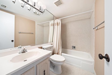 Condo in Riviera Beach, Florida, 2 bedrooms № 2399650 - photo 17