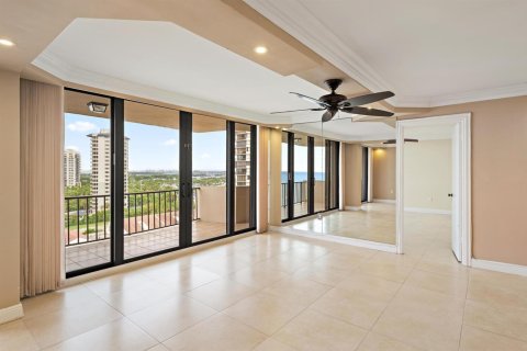 Condo in Riviera Beach, Florida, 2 bedrooms № 2399650 - photo 8