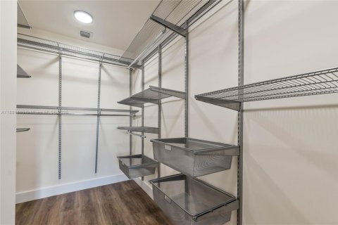 Condo in Coral Gables, Florida, 3 bedrooms  № 1930669 - photo 20