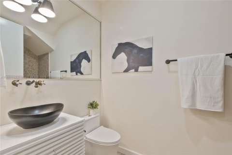 Condo in Coral Gables, Florida, 3 bedrooms  № 1930669 - photo 16