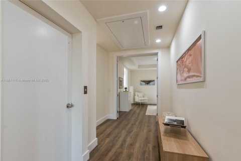 Condo in Coral Gables, Florida, 3 bedrooms  № 1930669 - photo 25