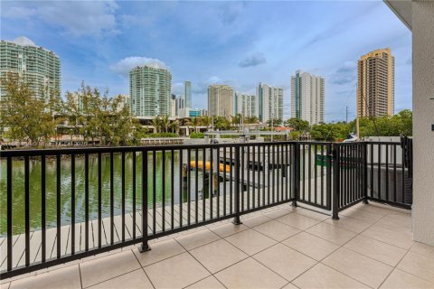 Condominio en venta en Sunny Isles Beach, Florida, 3 dormitorios, 210.42 m2 № 1924952 - foto 23