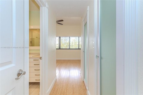 Condominio en venta en Sunny Isles Beach, Florida, 3 dormitorios, 210.42 m2 № 1924952 - foto 27