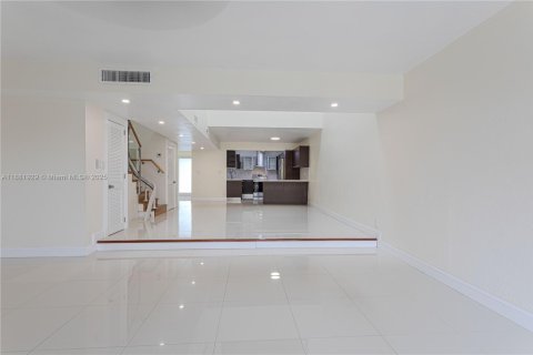Condominio en venta en Sunny Isles Beach, Florida, 3 dormitorios, 210.42 m2 № 1924952 - foto 12