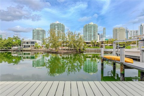 Condominio en venta en Sunny Isles Beach, Florida, 3 dormitorios, 210.42 m2 № 1924952 - foto 25