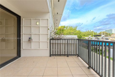 Condominio en venta en Sunny Isles Beach, Florida, 3 dormitorios, 210.42 m2 № 1924952 - foto 22