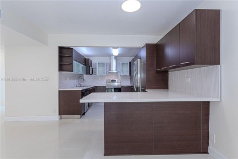 Condominio en venta en Sunny Isles Beach, Florida, 3 dormitorios, 210.42 m2 № 1924952 - foto 14