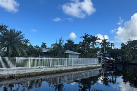 Villa ou maison à Fort Lauderdale, Floride 3 chambres, 195.56 m2 № 2421088