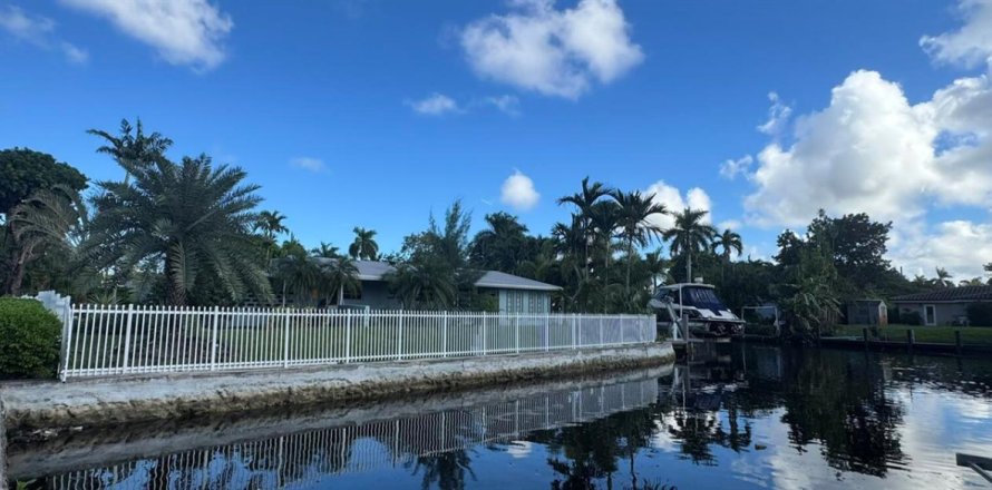 Villa ou maison à Fort Lauderdale, Floride 3 chambres, 195.56 m2 № 2421088