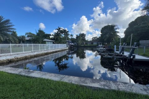 Villa ou maison à vendre à Fort Lauderdale, Floride: 3 chambres, 195.56 m2 № 2421088 - photo 2