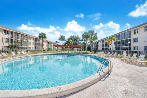 Condo in Lighthouse Point, Florida, 2 bedrooms  № 1891226 - photo 15