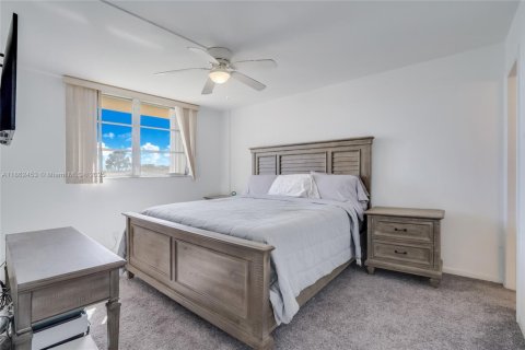 Condo in Lighthouse Point, Florida, 2 bedrooms  № 1891226 - photo 10