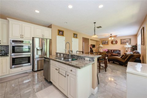 House in Apopka, Florida 5 bedrooms, 282.61 sq.m. № 1856668 - photo 14