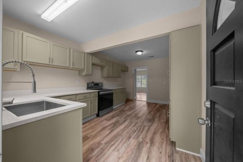 House in Altoona, Florida 3 bedrooms, 107.02 sq.m. № 1910331 - photo 6