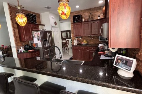 House in Miami Gardens, Florida 4 bedrooms, 179.49 sq.m. № 1965687 - photo 11