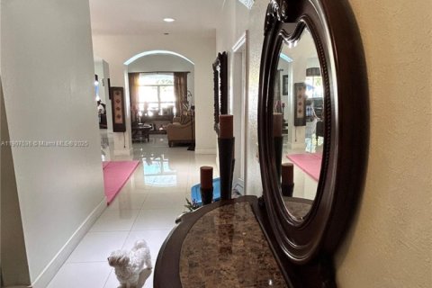 House in Miami Gardens, Florida 4 bedrooms, 179.49 sq.m. № 1965687 - photo 5