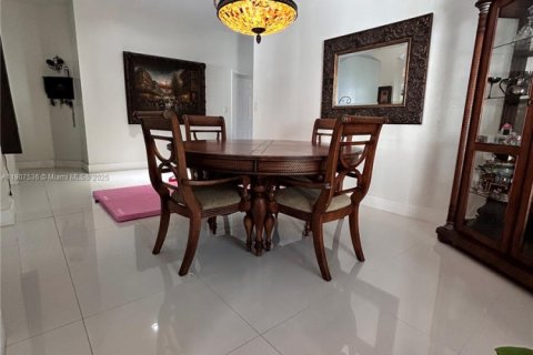 House in Miami Gardens, Florida 4 bedrooms, 179.49 sq.m. № 1965687 - photo 8