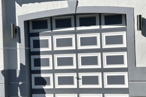 House in Miami Gardens, Florida 4 bedrooms, 179.49 sq.m. № 1965687 - photo 4