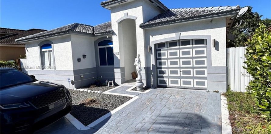 House in Miami Gardens, Florida 4 bedrooms, 179.49 sq.m. № 1965687