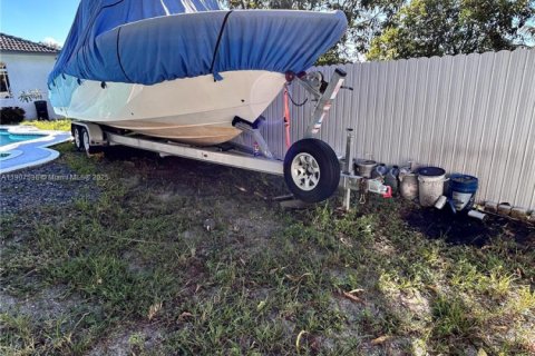 House in Miami Gardens, Florida 4 bedrooms, 179.49 sq.m. № 1965687 - photo 23